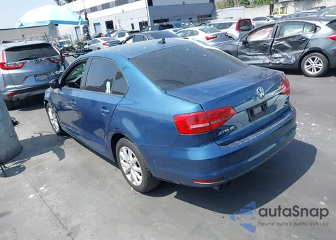 2015 Volkswagen Jetta 1.8T Se z USA, uszkodzony, nr VIN 3VWD17AJ6FM419312
